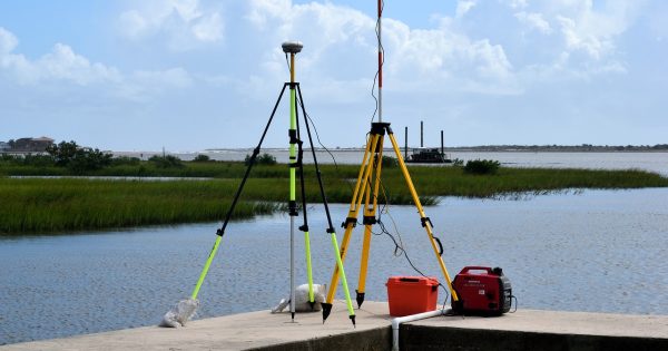 surveying equipment, surveyor, measurement